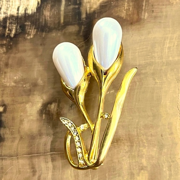 Jewelry - Pearl Gold Rhinestone Vintage 50’s Brooch
